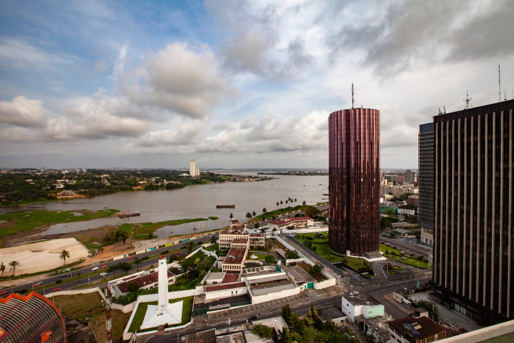 Photo d'immeuble à Abidjan en Afrique.